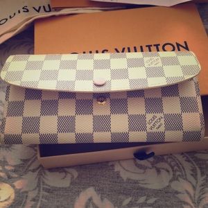 Louis Vuitton 100% authentic emilie wallet